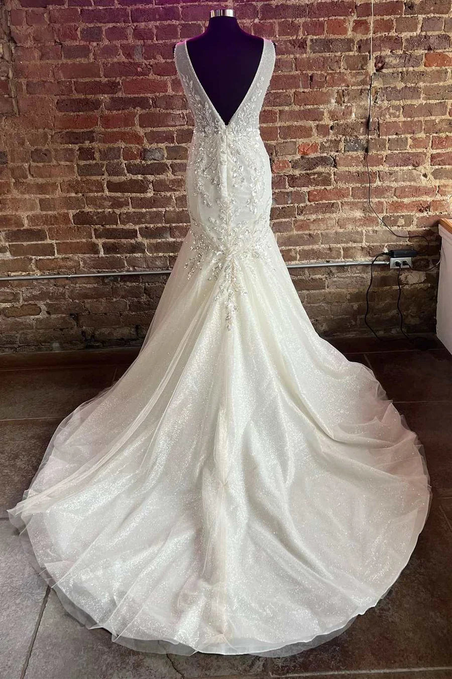 Vestido de novia largo con escote en V y encaje de tul